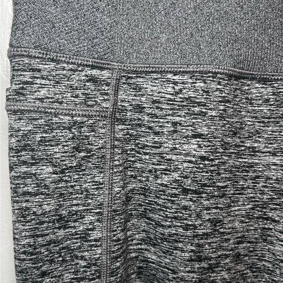 ATHLETA Exhale Heel Tight- Heathered Grey/ Size Small - Picture 4 of 8